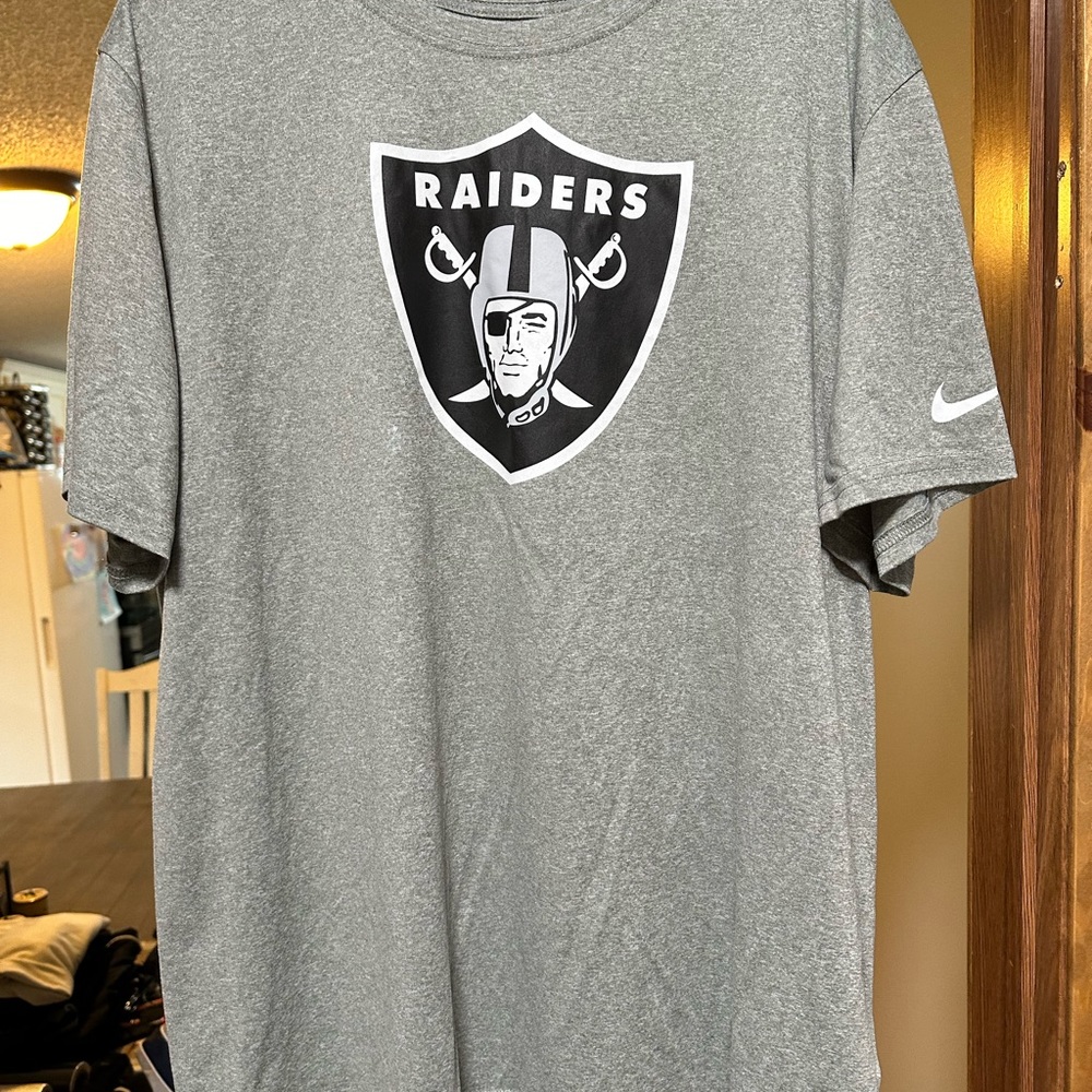 The Las Vegas Raiders Logo Essential T-Shirt helps you get ready for game day
